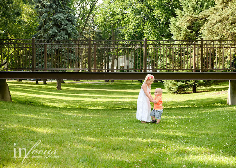 (c) In Focus Images & Design
